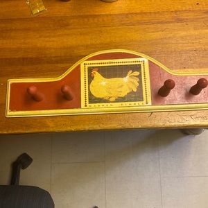 Decorative rooster hanger